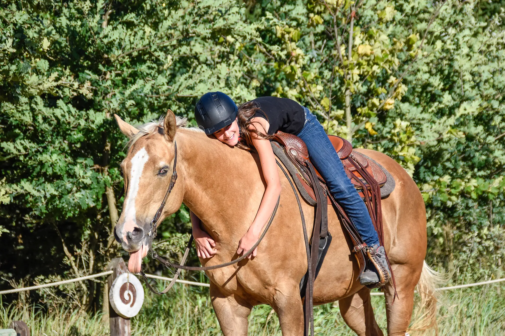 Mädchen im Reiturlaub