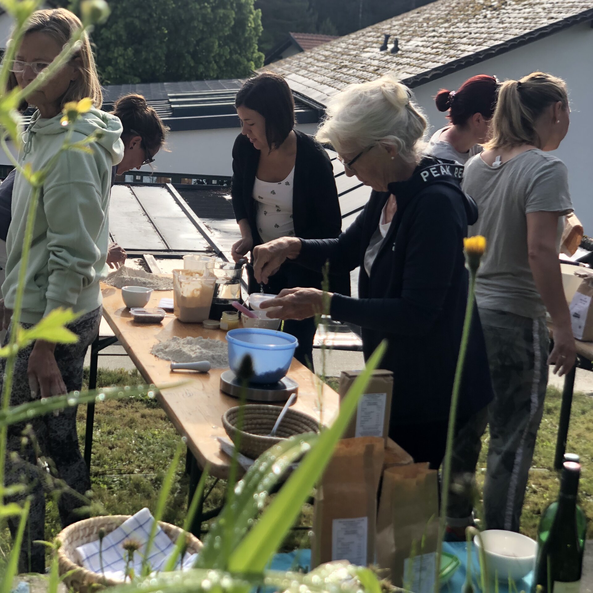 gemeinsames kochen im Yogaurlaub